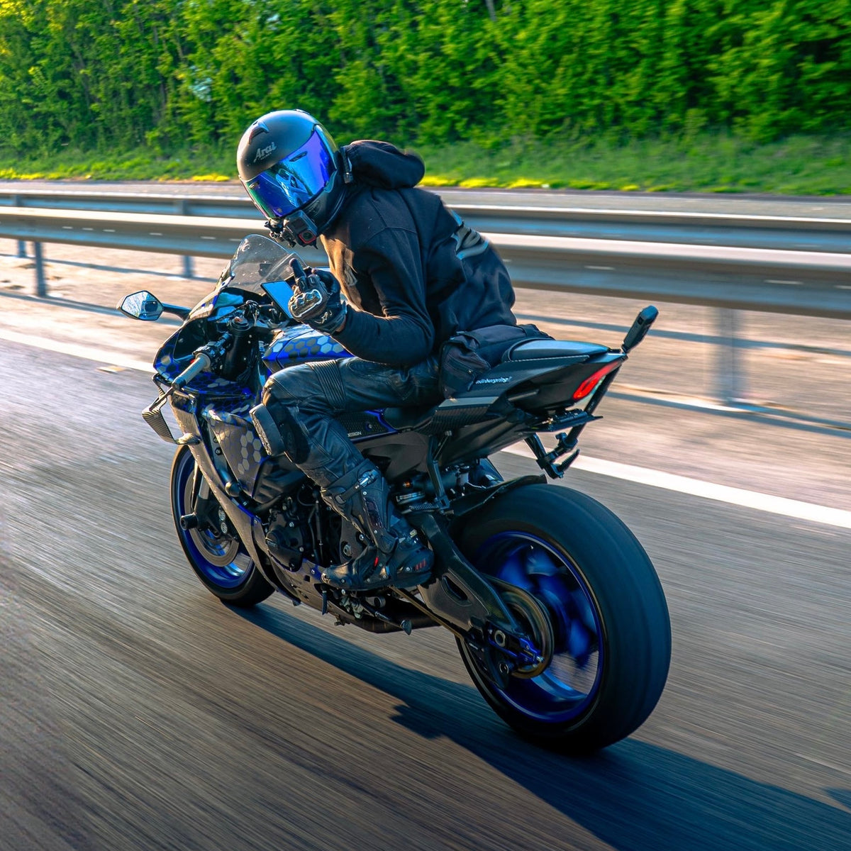 Yamaha R1