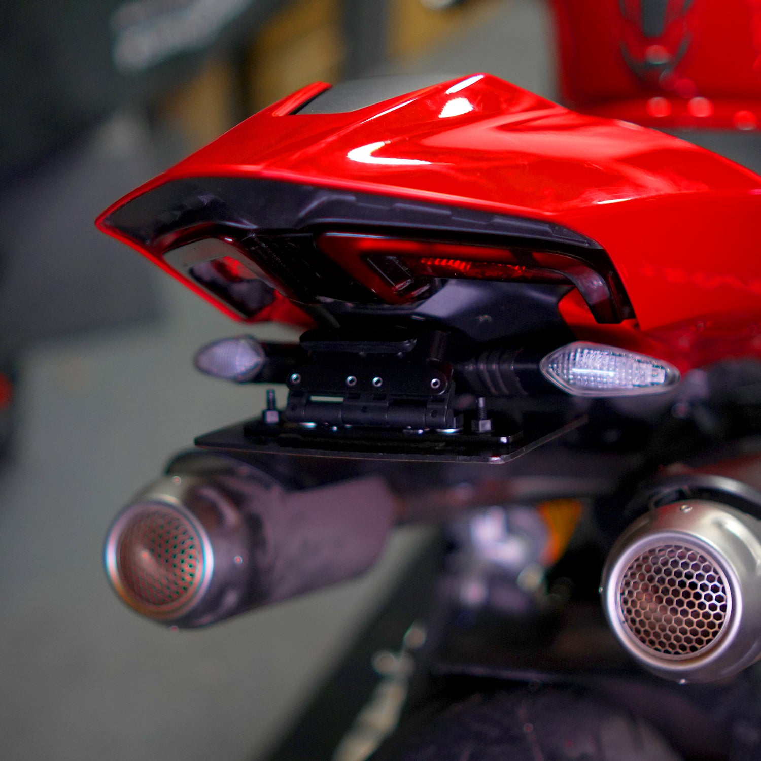 Ducati Streetfighter V2/V4