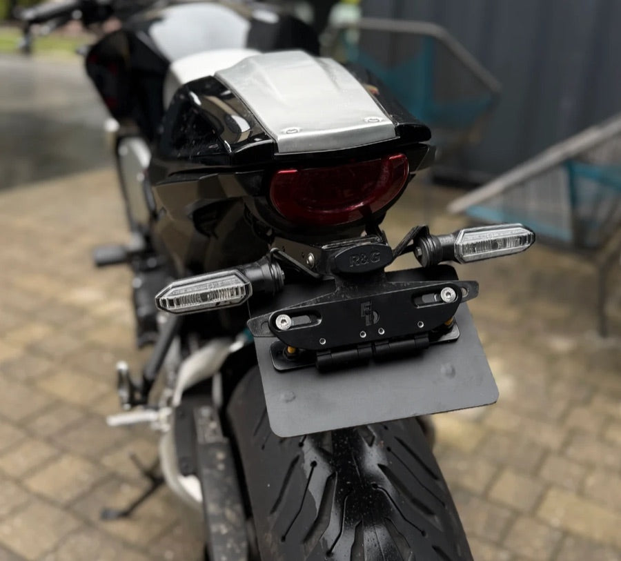 Long universal bracket fitted to a bike